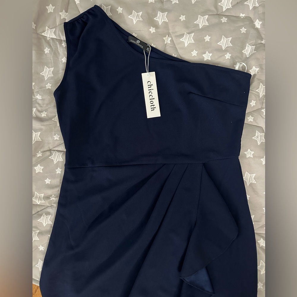 Sleeveless one shoulder dress